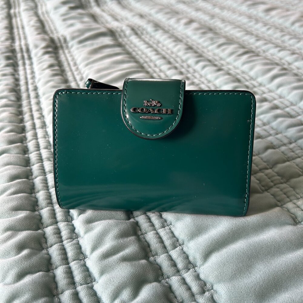 Coach medium corner zip wallet emerald green